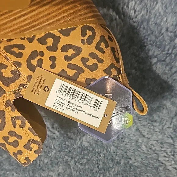 Brand new Tom's leopard booties - Picture 4 of 4